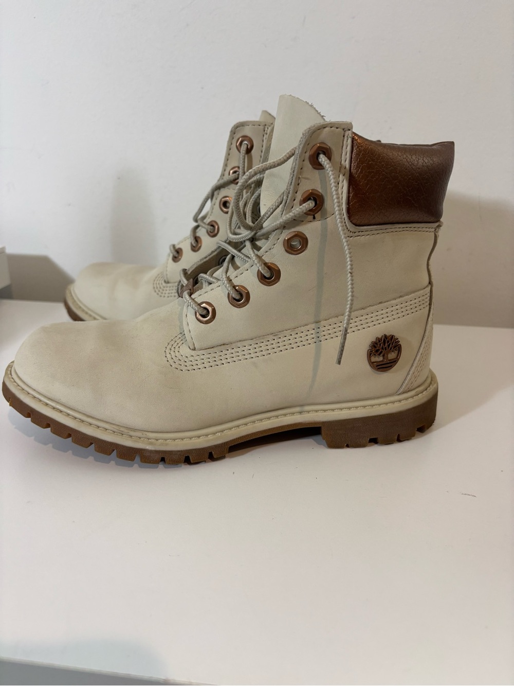 Timberland Women 7.5 Rose Gold Insulated Boots Lace Up Casual Fall Waterproof
